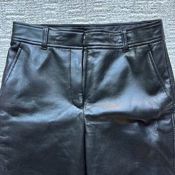 Aritzia Command Cropped Pant, black, size 6 - Picture 3 of 9